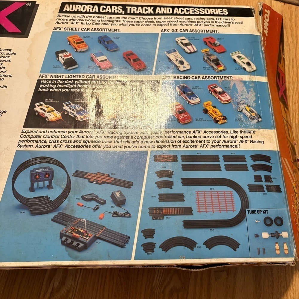 Vintage 1989 Aurora AFX Devil's Ditch Race Track Toys R Us W/ 2 Trucks - Picture 6 of 12